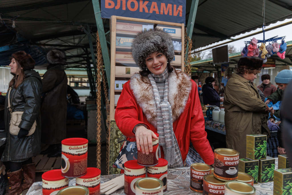 лимитчицы - торговля кофе на рынке